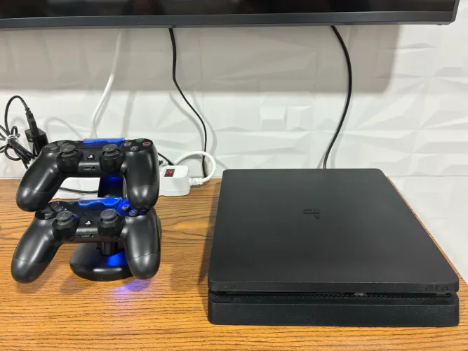 PS4 SLIM + 2 CONTROLES (NOVO)