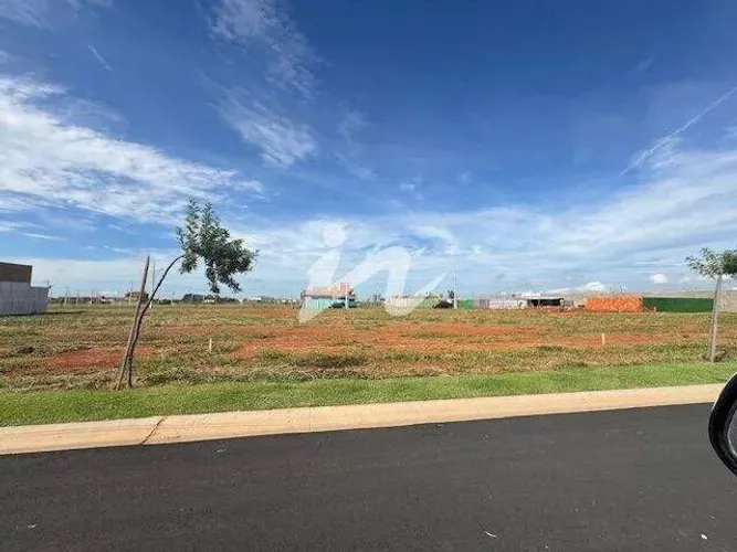 Terreno residencial de 278,87 m² à venda no Bairro Novo Mundo, Uberlândia