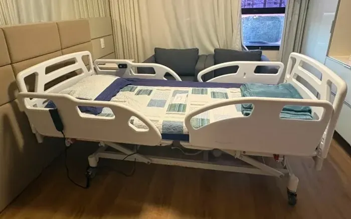 Cama Hospitalar Elétrica  - Menos de 1 ano de Uso