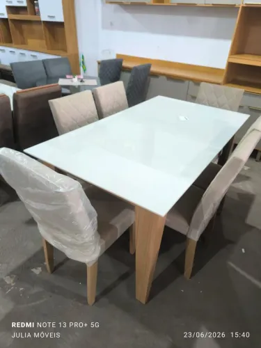 Mesa com seis cadeiras com tampão e laka novo na promoção