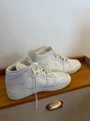 Air Jordan 1 Mid "Triple White" TAM 42 USADO