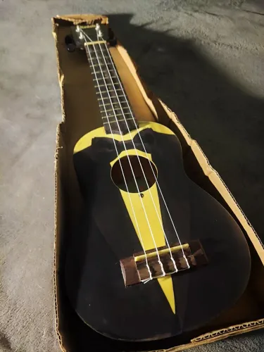Ukulele Soprano Kala Ukadelic Tuxedo (Smoking)