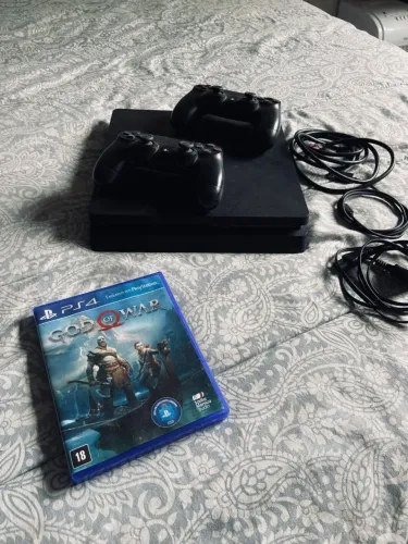 Playstation 4 500Gb duas manetes e um jogo, tem que buscar aqui em casa