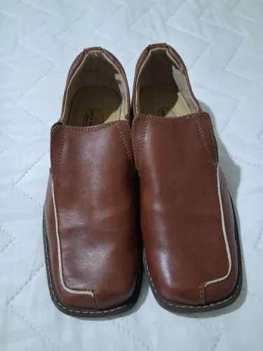 Dois pares de ? sapatos