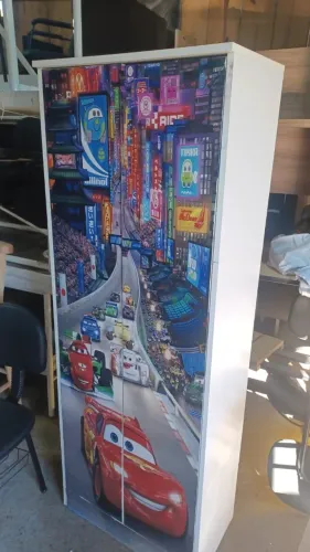 Armário multiuso de 2 portas branco, estampado, carros.