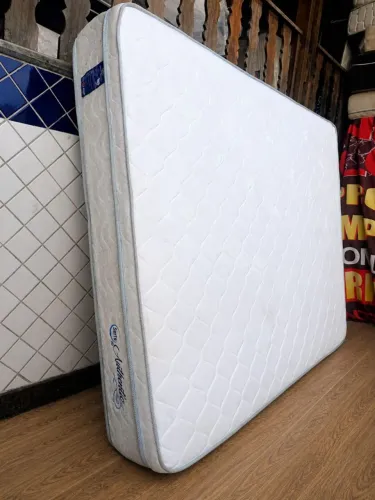 Colchão casal muito bom, aceito cartão e entrego