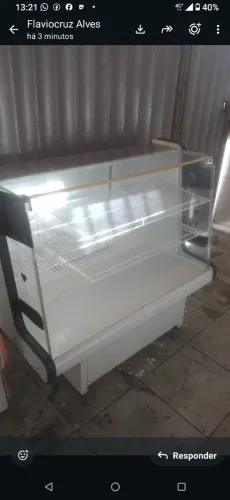 Vendo balcão de pão e salgados bem conservado com iluminação