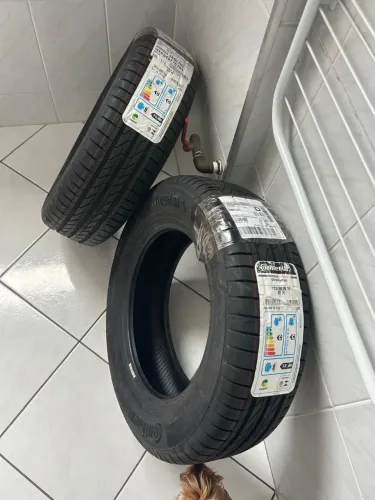 Continental ultracontact 82H - par de pneus - 175/65R14