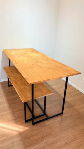 Mesa + banco estilo indústria super conservada
