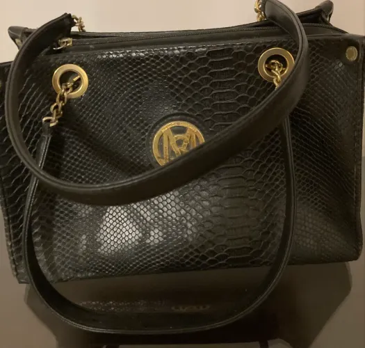 Bolsas Mônica Sanches e Corello