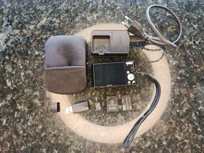 Câmera DSC W610