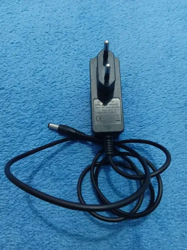 Fonte Carregador Adaptador AC/DC 5V 2A - Plug Agulha (P4 Barrel)