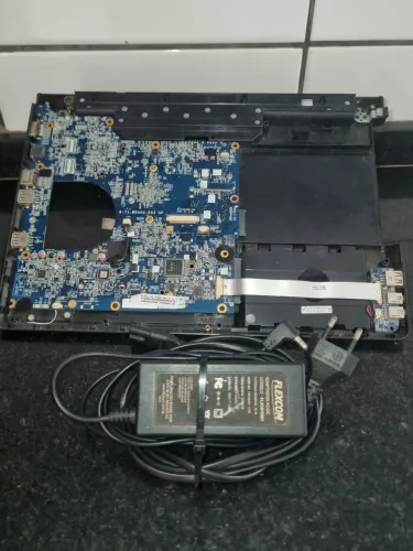 Kit Peças Notebook Itautec Infoway A7520 (Placa com Defeito + Carcaça + Fonte + Rede)