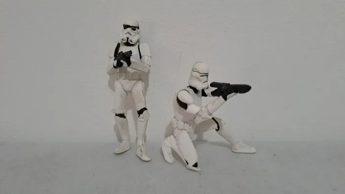 MT 2 Miniaturas Antigas Star Wars Chaveiros (Leia Descrição)