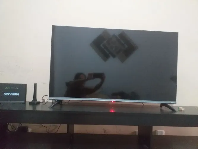 TV 40" Philco com Roku