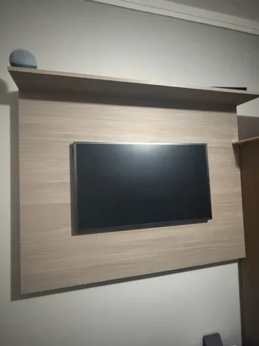 Painel bem conservado para quarto e sala