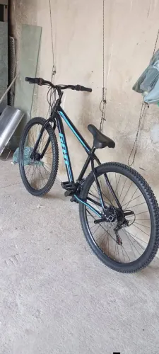 Bicicleta aro 29, quadro em aço de carbono, freio a disco hidráulico, bicicleta nova.