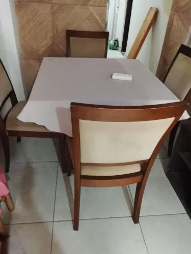Mesa com cadeiras madeira maciça 