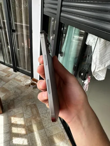 Carcaça de iPhone 16