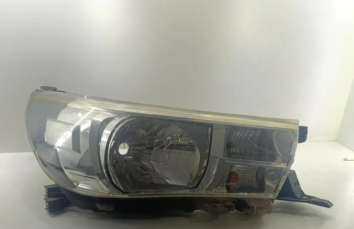 Farol Hilux disponível para venda