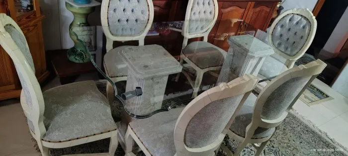 Mesa de vidro bisotados e cristaleira
