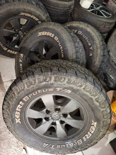 Vendo rodas 16 TOYOTA HILUX COM PNEUS MEIA VIDA XBRI 