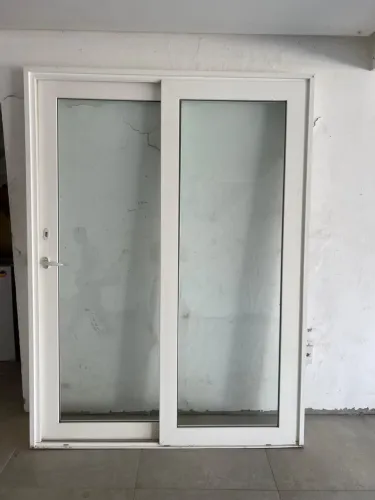 Vendo Porta PVC TIGRE 2.10 x 1.60m