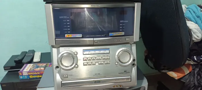 SOMENTE A CENTRAL MINI SYSTEM AIWA NSX XH-N6 COM 640 WATTS RMS DE POTÊNCIA.
