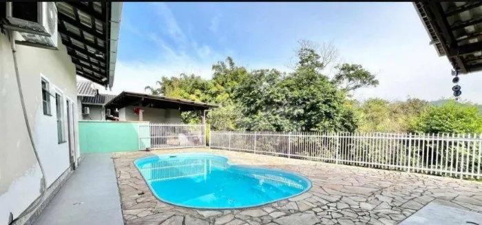 Casa com Piscina e 3 dormitórios para alugar, 250 m² por R$ 5.800/mês - Itoupava Central -