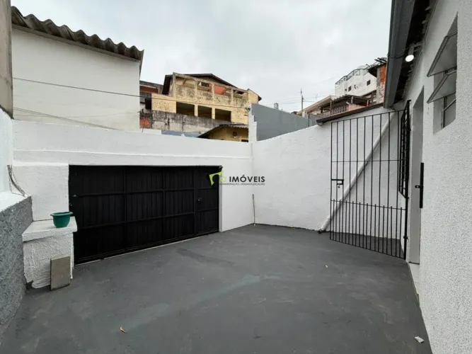Casa Individual para Locação 1 Suíte, Sala e 1 Vaga de Garagem