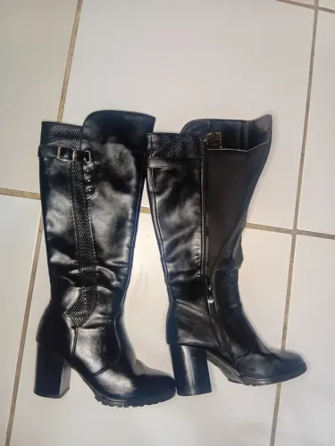 Bota de couro preta ótima condição 