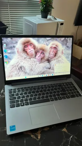 Vendo Notebook Lenovo IdeaPad 1 15IAU7