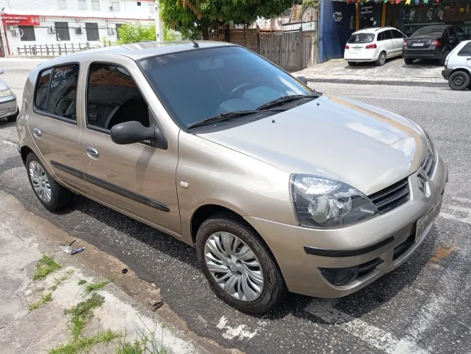 Renault Clio Hi-flex 1.0 16V 5P 2011