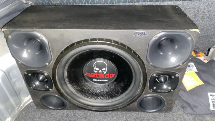 VENDO CAIXA DE SOM AUTOMOTIVA