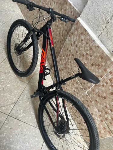 Bicicleta Aro 29 Rava Pressure de Alumínio - Freio a Disco Hidráulico 20 Marchas