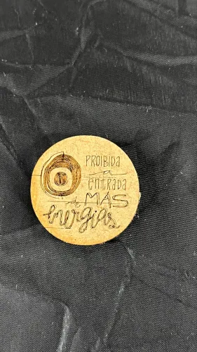 6 unidades de Imã de geladeira personalizado em MDF 5cm de diâmetro.