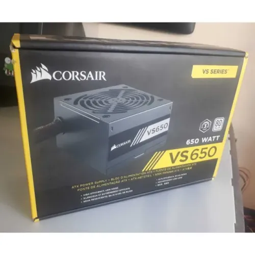Fonte Gamer na Caixa Corsair CV550