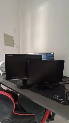 Monitores Samsung e LG