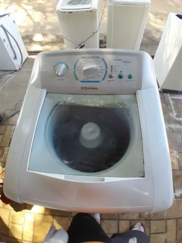 Vendo essa máquina Eletrolux 12 kg funcionando perfeitamente faço entrega 