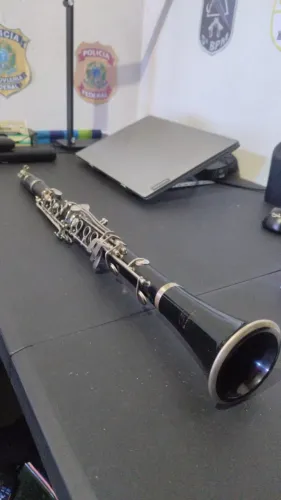 Clarinete Bb Le Blanc, madeira francesa, 2 barrilhetes, case(estojo), esponja, 5 palhetas
