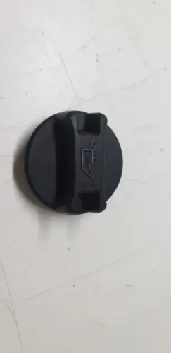 Tampa Óleo Motor Nissan March 2014/2019 Preto (Usado)