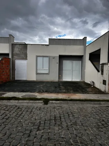 Casa no condomínio vila real