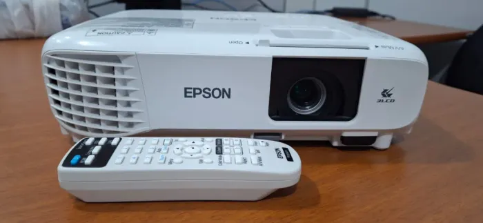  EPSON Projetor Powerlite E20, 3400 Lúmens, XGA, HDMI, Branco, Bivolt