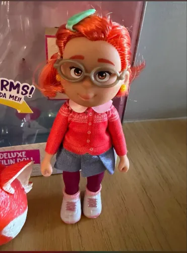 boneca meilin red crescer é uma fera, apenas retirada da caixa