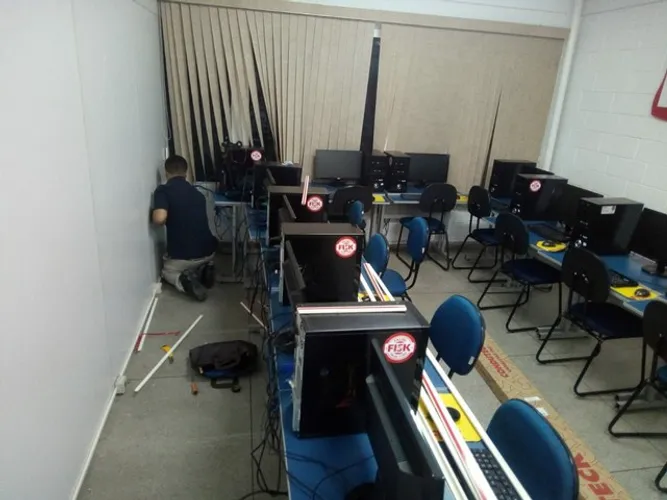 Eletricista (Serviços Gerais)