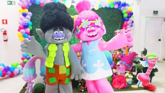 Trolls cover personagens vivos festa infantil