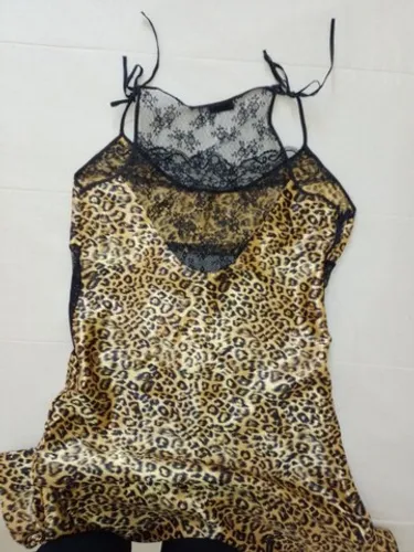 Camisola de cetim e renda