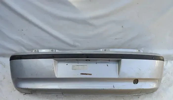 Parachoque Traseiro Fiat Palio Fire 2001/2005 com detalhe