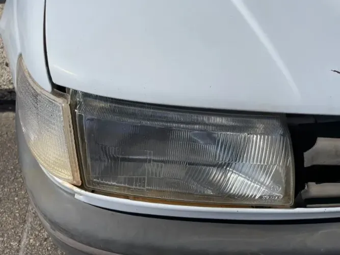 Farol esquerdo Logus 95