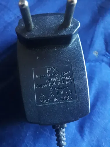 Carregador de celular antigo 